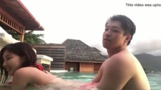 หนังโป๊ Hong Kong Porn ดังที่สุดในฝั่งเอเชีย ก็คู่รักฮ่องกงนี้เลย ยืนเย็ดกันในสระว่ายน้ำอย่างเด็ด