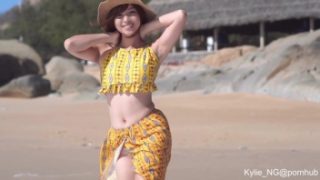 เว็บโป๊18+ เปิดตัวดาราพอร์นฮับเอเชีย “Kylie Ng” ยืนฉากเดี่ยวใช้นิ้วล้วงหีโชว์บนโขนหินริมทะเล Pornhub Thailand Fanclub V.2 จัดว่าเด็ดหีเธอน่าเย็ดมาก